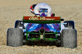 Kimi Raikkonen, Alfa Romeo Racing C38, spins into the gravel on the opening morning of testing