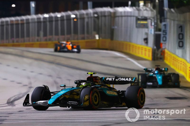 Lewis Hamilton, Mercedes F1 W15, George Russell, Mercedes F1 W15