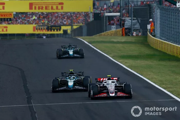 Nico Hulkenberg, Haas VF-24, Fernando Alonso, Aston Martin AMR24, Lance Stroll, Aston Martin AMR24