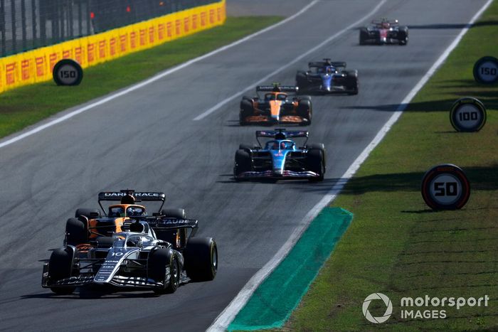 Pierre Gasly, AlphaTauri AT03, Daniel Ricciardo, McLaren MCL36, Fernando Alonso, Alpine A522