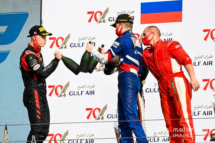 Nikita Mazepin, Hitech Grand Prix, Race Winner Robert Shwartzman, Prema Racing and Winning Constructor Representative celebrate on the podium with the champagne