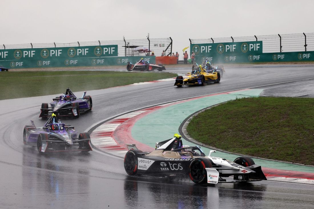 Nick Cassidy, Jaguar TCS Racing, Antonio Felix da Costa, TAG Heuer Porsche Formula E Team, Pascal Wehrlein, TAG Heuer Porsche Formula E Team