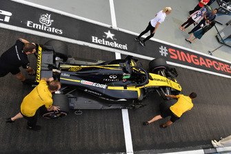 Renault Sport F1 Team R.S. 18 in pit lane