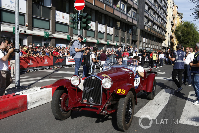 Charles Leclerc, Alfa Romeo Sauber F1 Team in vintage car