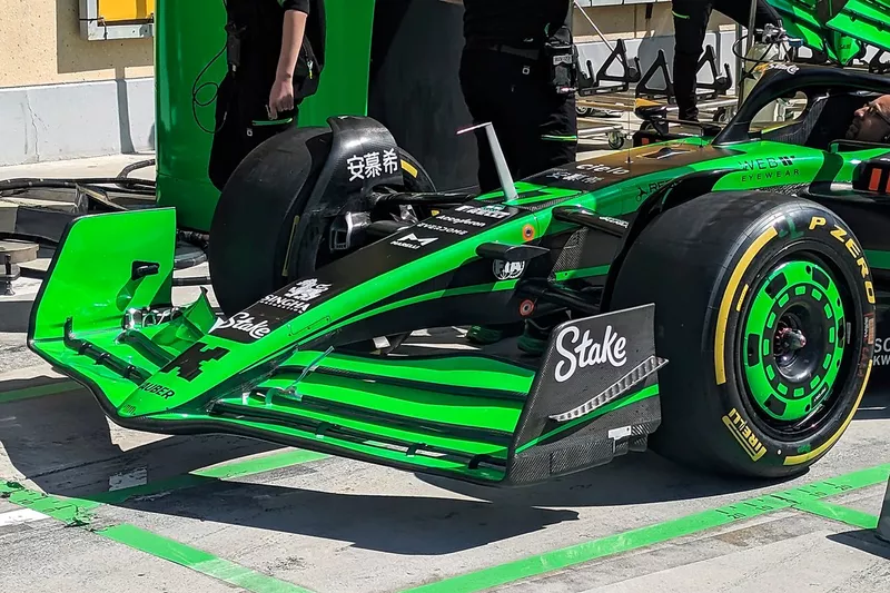 Détail de l'aile avant du Kick Sauber C44