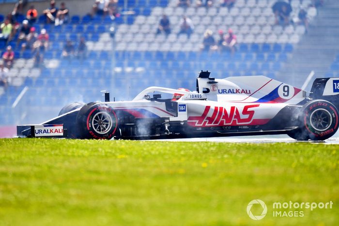 Nikita Mazepin, Haas VF-21 hace un trompo