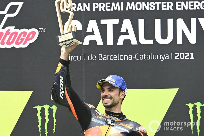 Podio: ganador de la carrera Miguel Oliveira, Red Bull KTM Factory Racing