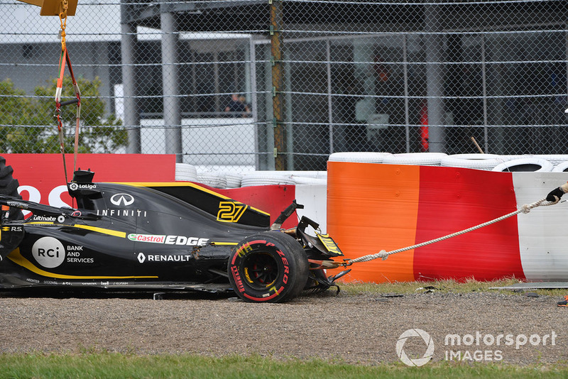 Евакуація розбитої машини Ніко Хюлькенберга, Renault Sport F1 Team R.S. 18