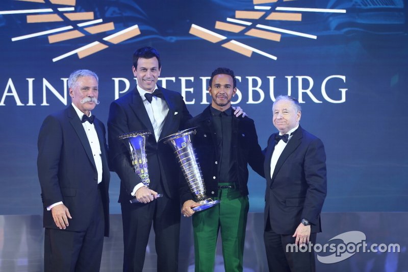 Lewis Hamilton, Mercedes-AMG F1, Jean Todt, presidente de la FIA, Chase Carey, CEO de F1, Toto Wolff, Mercedes AMG