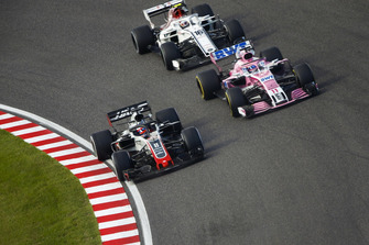 Romain Grosjean, Haas F1 Team VF-18, battles with Sergio Perez, Racing Point Force India VJM11 and Charles Leclerc, Sauber C37