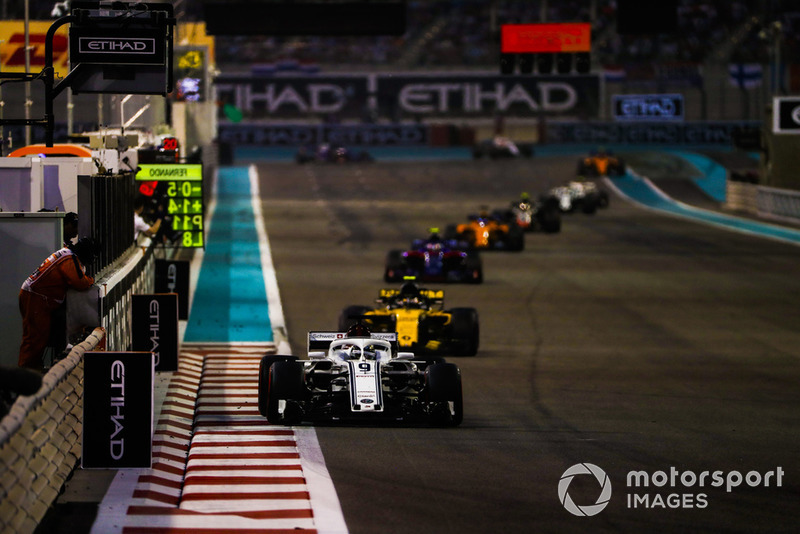 Marcus Ericsson, Sauber C37, leads Carlos Sainz Jr., Renault Sport F1 Team R.S. 18