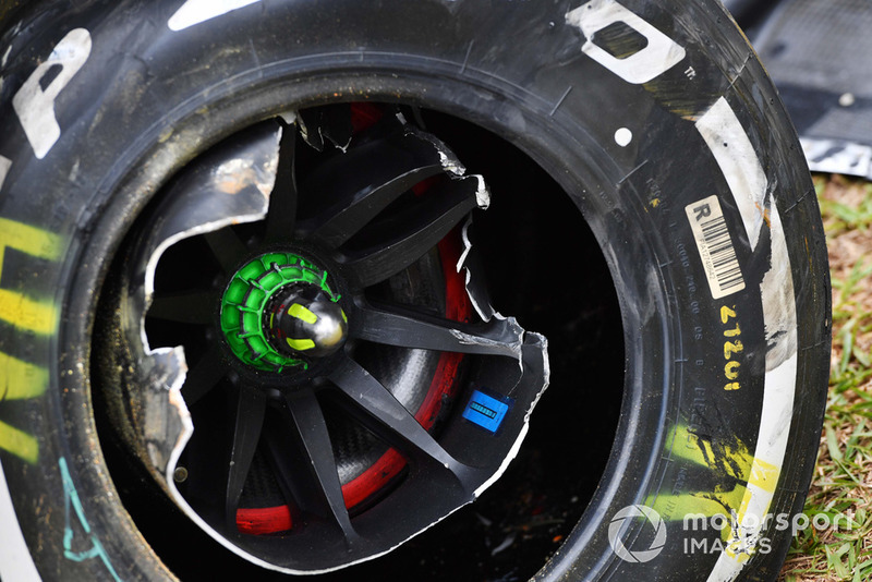 Crashed car of Nico Hulkenberg, Renault Sport F1 Team R.S. 18 in FP2 