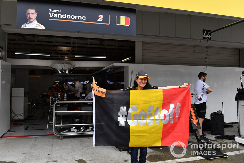 Stoffel Vandoorne, McLaren fan and banner
