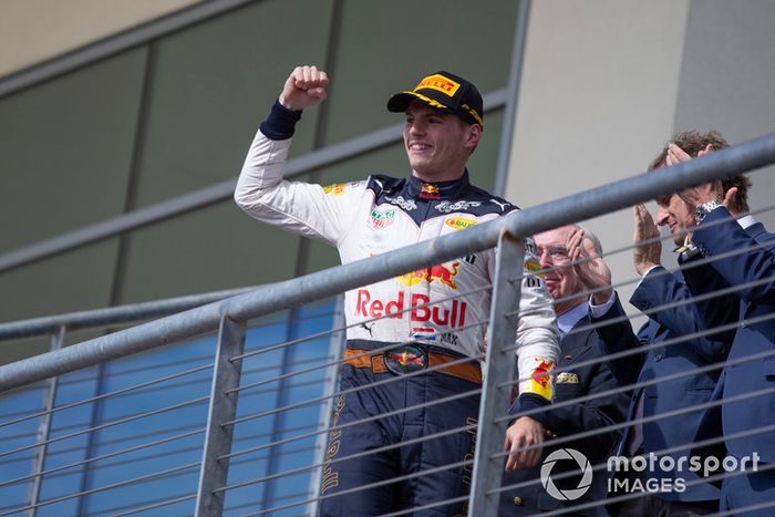 Podio: segundo lugar Max Verstappen, Red Bull Racing celebra