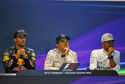 La conferenza stampa FIA post gara (da sx a dx): il secondo classificato Daniel Ricciardo, Red Bull