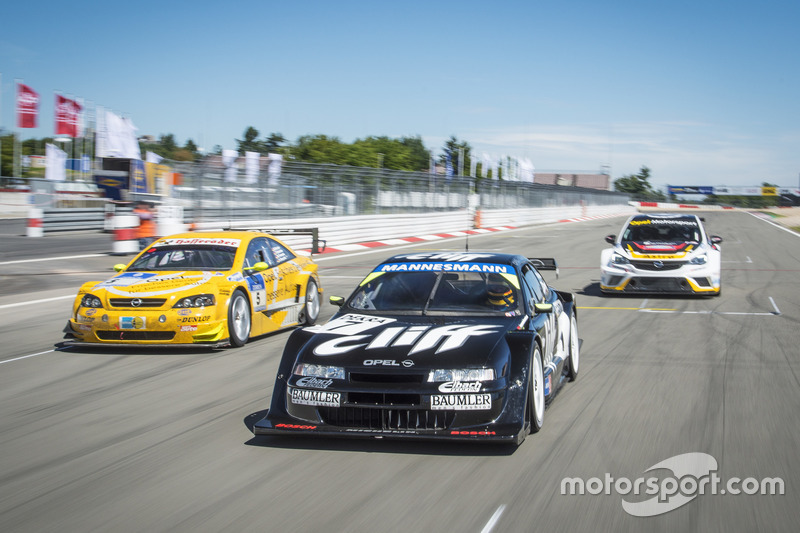 Opel Calibra von 1996 mit DTM- und TCR-Opel