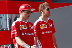 Kimi Räikkönen, Ferrari; Sebastian Vettel, Ferrari