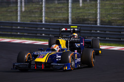 Alex Lynn, DAMS leads Artem Markelov, RUSSIAN TIME