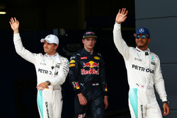 Власник поулу Льюіс Хемілтон, Mercedes AMG F1 W07 , друге місце - Ніко Росберг, Mercedes AMG Petrona