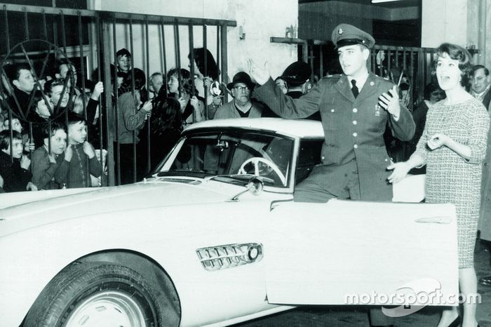 Elvis Presley conheceu e se encantou pelo BMW 507 quando prestou o serviço militar na Alemanha, em 1958 