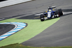 Маркус Эрикссон, Sauber C35 выезжает за пределы трассы