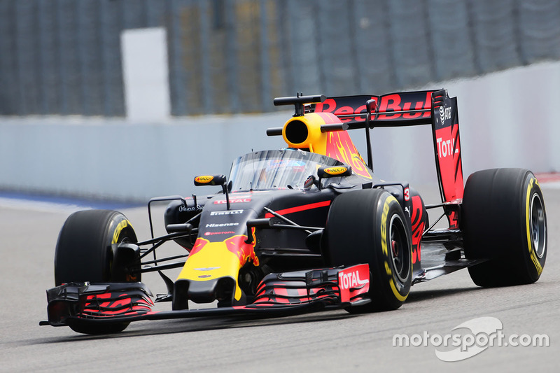 Daniel Ricciardo, Red Bull Racing RB12 con el Aeroscreen