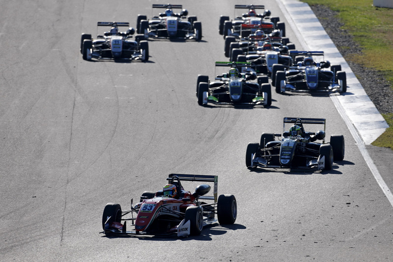 Start action, Callum Ilott, Prema Powerteam, Dallara F317 - Mercedes-Benz leads