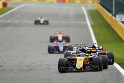 Джоліон Палмер, Renault Sport F1 Team RS17, Карлос Сайнс-мол., Scuderia Toro Rosso STR12