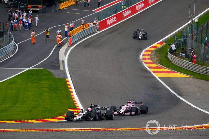 Kevin Magnussen, Haas F1 Team VF-17, Sergio Pérez, Sahara Force India F1 VJM10