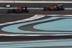 Kimi Raikkonen, de Ferrari y Daniel Ricciardo, Red Bull Racing prueba los nuevos neumáticos Pirelli
