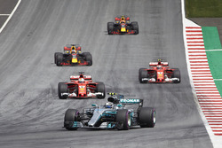 Valtteri Bottas, Mercedes AMG F1 W08, Sebastian Vettel, Ferrari SF70H, Kimi Raikkonen, Ferrari SF70H