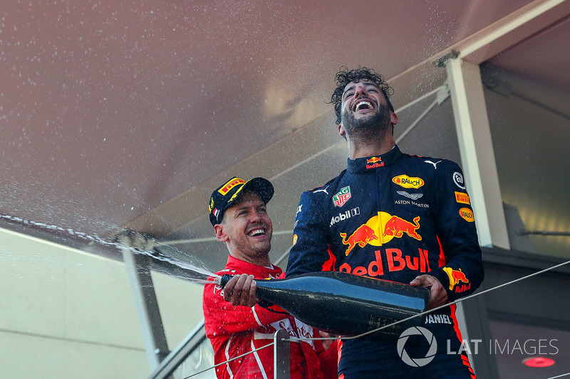 Переможець Себастьян Феттель, Ferrari та Даніель Ріккардо, Red Bull Racing