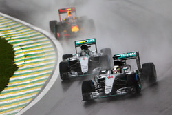 Lewis Hamilton, Mercedes AMG F1 W07 Hybrid; Nico Rosberg, Mercedes AMG F1 W07 Hybrid; Max Verstappen, Red Bull Racing RB12