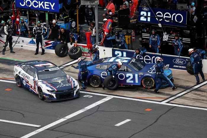 Ross Chastain, Trackhouse Racing Chevrolet, Josh Berry, Wood Brothers Racing Ford