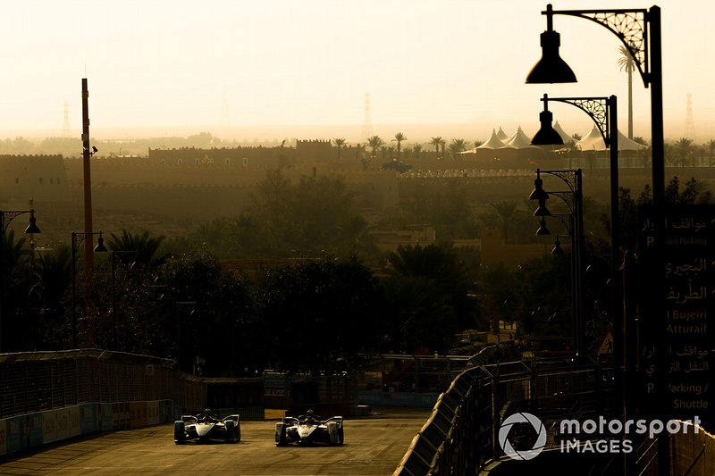 Mitch Evans, Panasonic Jaguar Racing, Jaguar I-Type 3 and Jose Maria Lopez, GEOX Dragon Racing, Penske EV-3 side by side