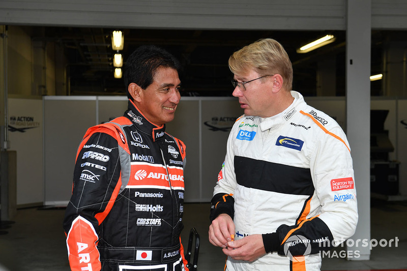 Aguri Suzuki y Mika Hakkinen en Leyendas F1 30 Aniversario vuelta de Demostración
