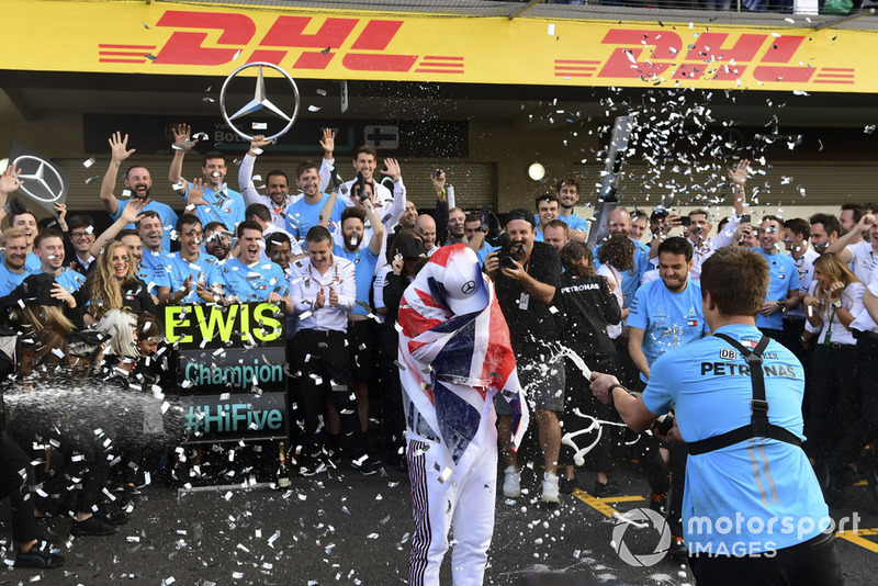 Lewis Hamilton, Mercedes AMG F1 fête le titre avec son équipe