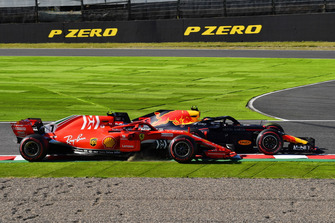 Kimi Raikkonen, Ferrari SF71H e Max Verstappen, Red Bull Racing RB14