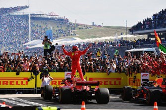 Kimi Raikkonen, Ferrari, festeggia nel parco chiuso