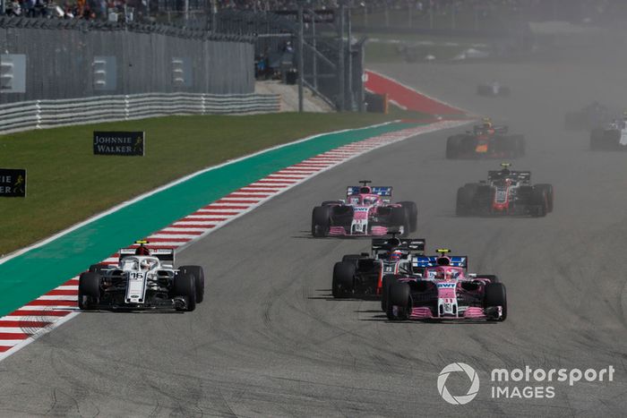 Charles Leclerc, Alfa Romeo Sauber C37, Esteban Ocon, Racing Point Force India VJM11 y Romain Grosjean, Haas F1 Team VF-18 battle 