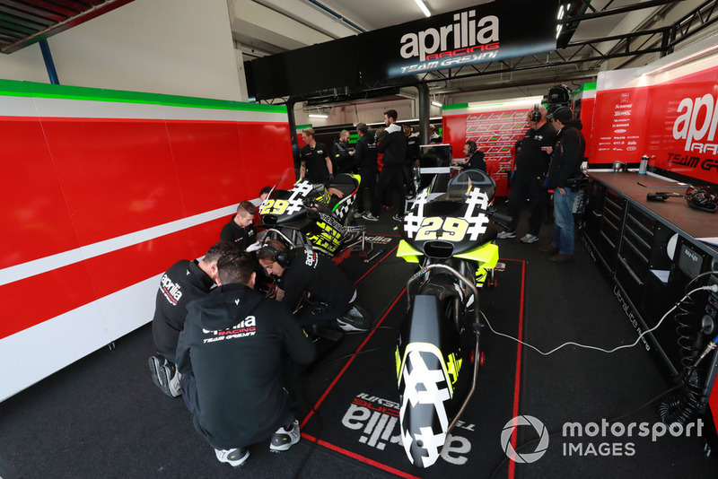 Aprilia garage