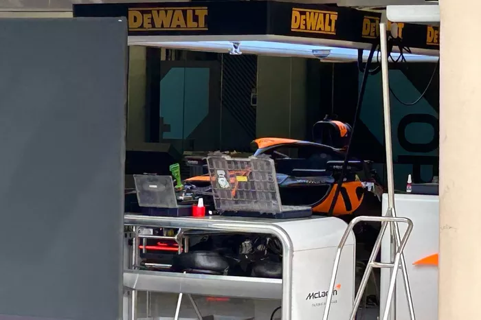 Aspectos del garaje de McLaren MCL36