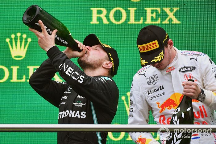 Podio: segundo lugar Max Verstappen, Red Bull Racing, ganador Valtteri Bottas, Mercedes