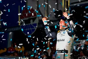 Race winner Aric Almirola, Stewart-Haas Racing, Ford Mustang