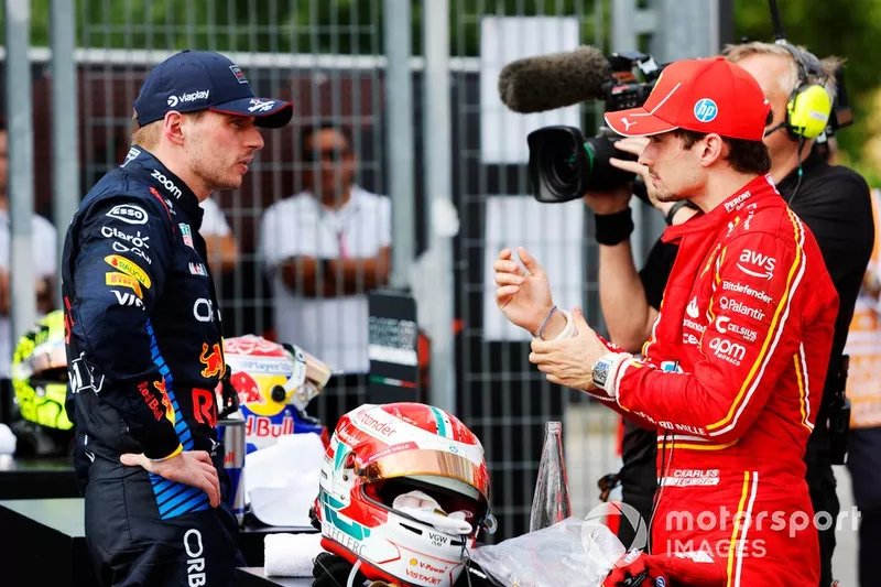 Max Verstappen, Red Bull Racing, 1ère position, Charles Leclerc, Scuderia Ferrari, 3ème position, tak au Parc Ferme.