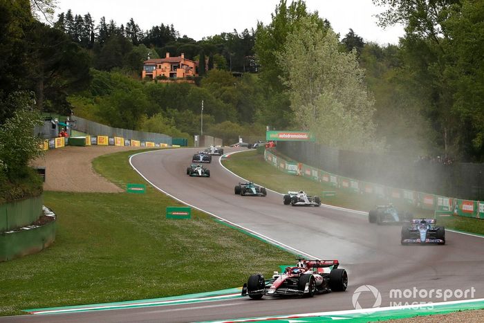 Valtteri Bottas, Alfa Romeo C42, Fernando Alonso, Alpine A522, Sebastian Vettel, Aston Martin AMR22