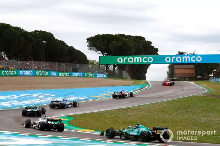 Sebastian Vettel, Aston Martin AMR22, Yuki Tsunoda, AlphaTauri AT03, Lance Stroll, Aston Martin AMR22