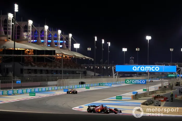 Charles Leclerc, Ferrari F1-75, Max Verstappen, Red Bull Racing RB18