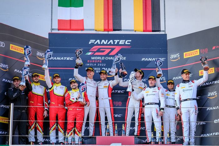 Podio Gold Cup: ganador #911 Heberth Motorsport Porsche 911 GT3-R: Ralf Bohn, Alfred Renauer, Robert Renauer, segundo lugar #21 AF Corse Ferrari 488 GT3: Hugo Delacour, Cedric Sbirrazzuoli, Alessandro Balzan, tercer lugar #5 Haupt Racing Team Mercedes-AMG GT3: Florian Scholze, Hubert Haupt, Arjun Maini 