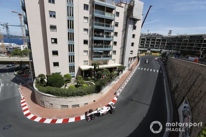 Sebastian Vettel, Aston Martin AMR21, Sergio Pérez, Red Bull Racing RB16B